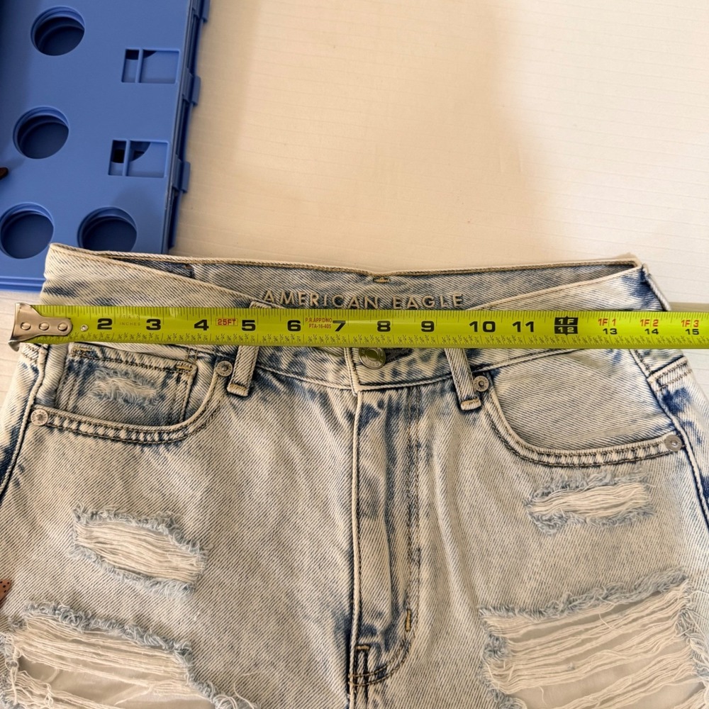 American Eagle Womens High Rise Distressed Denim Mom Short Size 2 Acid Wash Jort - Picture 7 of 12